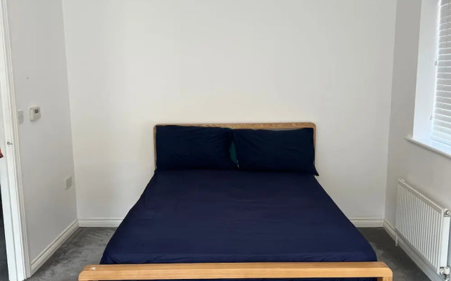 House - Sleeps 5, Private Parking & Pets Allowed