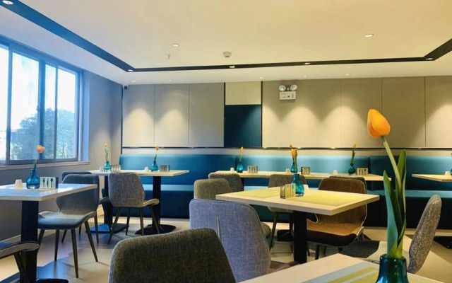 Homeinn Selected Hotel (Kunming Dianchi Road)