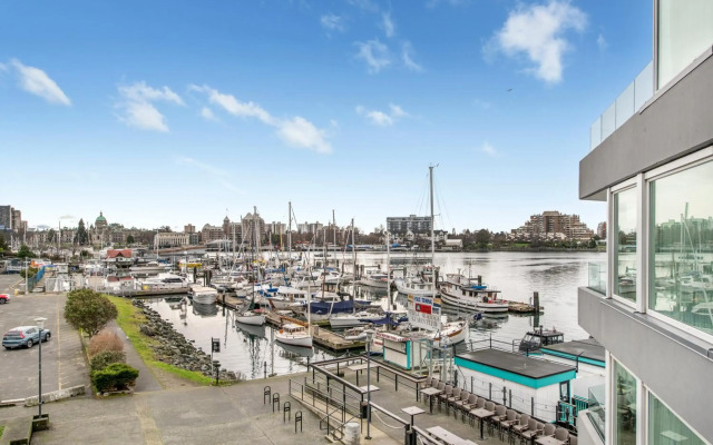 Victoria Regent Waterfront Hotel & Suites