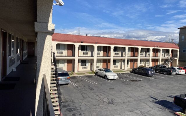 Howard Johnson By Wyndham Azusa
