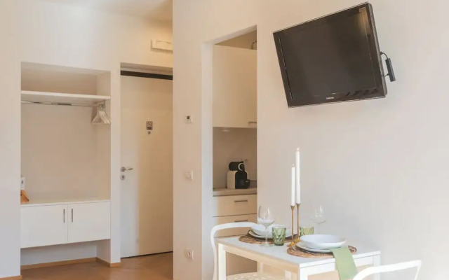 MT Studio by Rent All Como