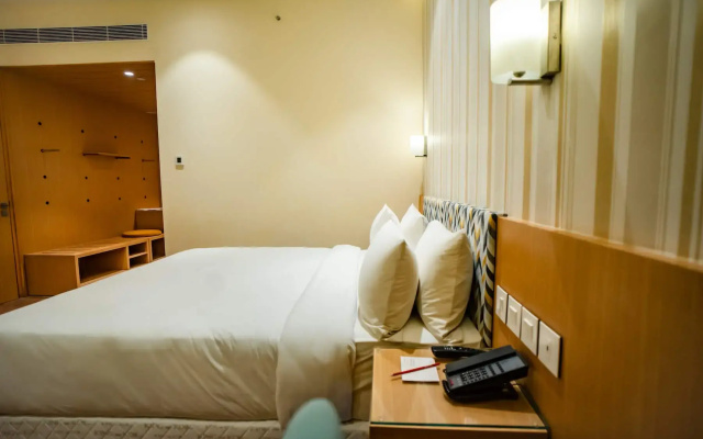 Ramada Encore By Wyndham Lucknow Airport - Hotel in Λάκναου - Photo 3