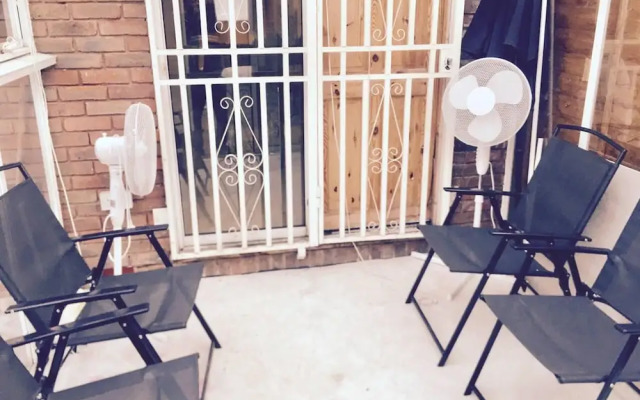 Modern & Spacious - Walk to London Excel- Parking