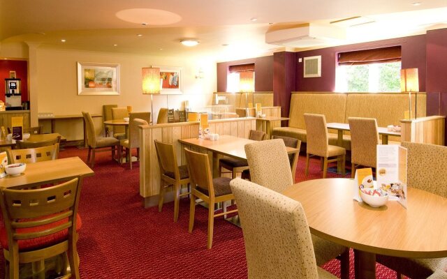 Premier Inn Birmingham Hall Green