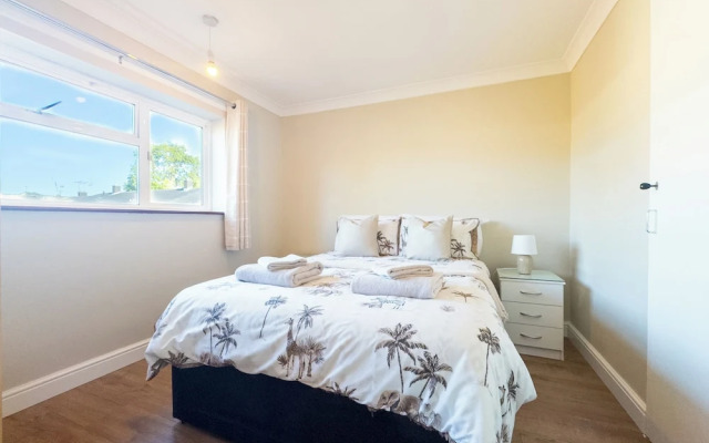 Braybrooke Bliss - 3 Bedroom House in Basildon