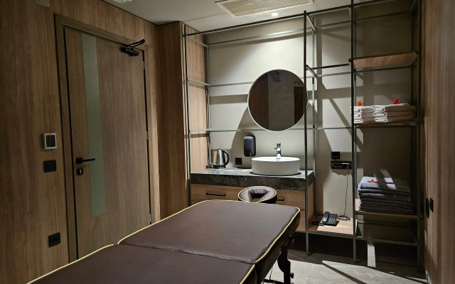 Petousis Hotel & Suites