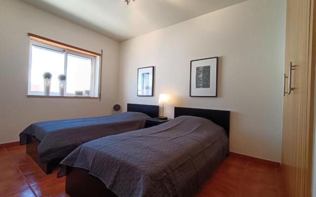 Quinta Gomeira by Amandio Batista