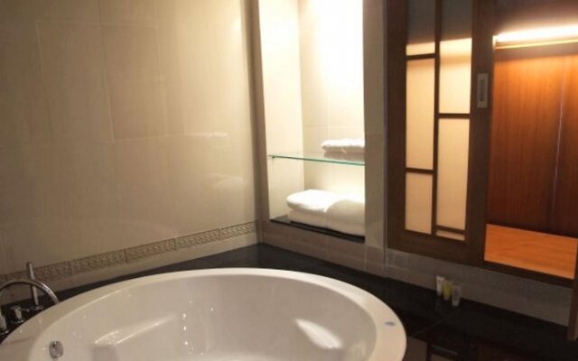 Sunee Grand Hotel and Convention Center