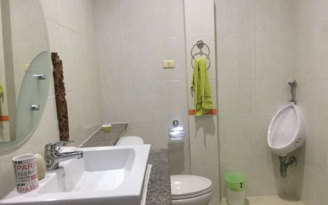 Phuket Airport Suites & Lounge Bar