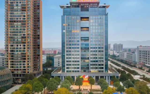 Vienna Hotel (Qujing High Speed Railway Station Wuguanyi Center)