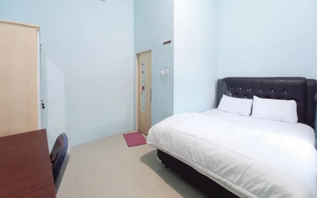 ReGa GuestHouse RedPartner – Guest Rooms – Pekanbaru