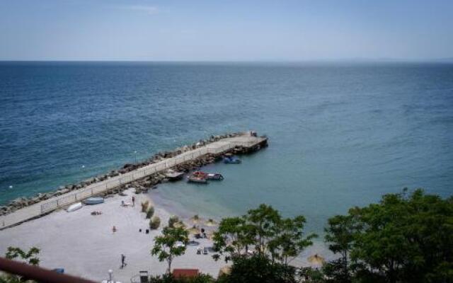 Guest House Ianis Paradise
