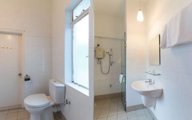 Lodge Paradize Hotel by OYO Rooms