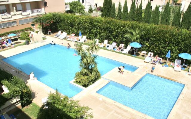 Residence with pool on the promenade