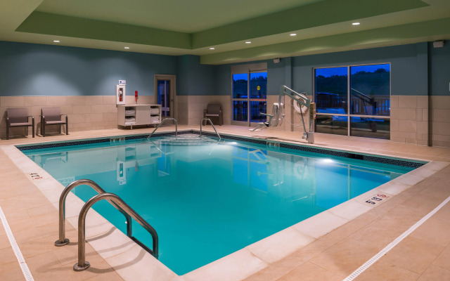 Holiday Inn Express & Suites Farmville by IHG