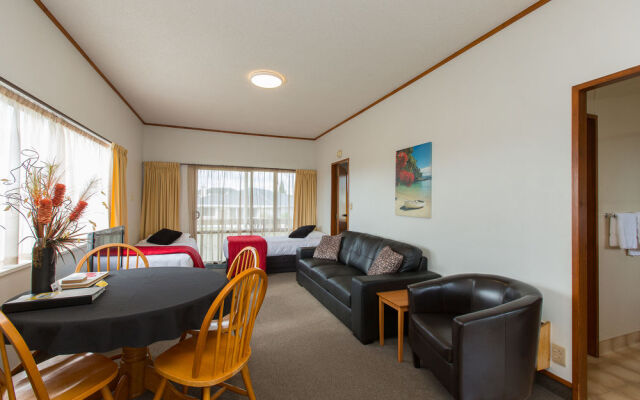 Summit Motor Lodge