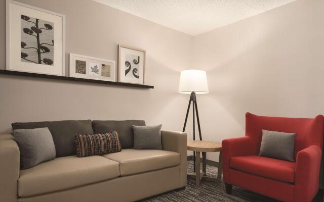 Country Inn & Suites by Radisson, Detroit Lakes, MN