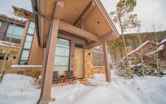 Wolf Rock Home 82
