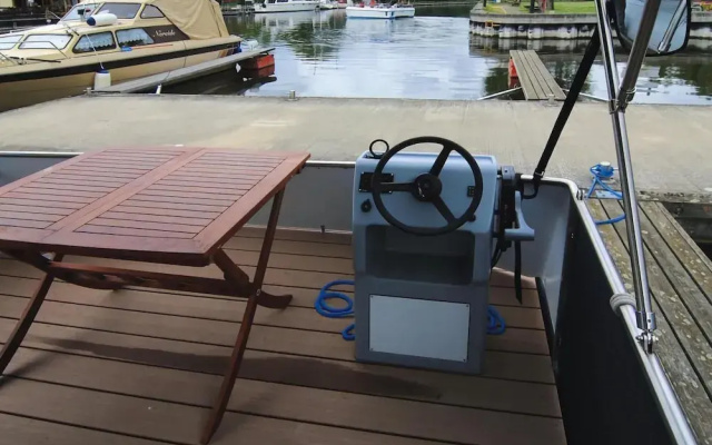Houseboat on the Peene, Demmin