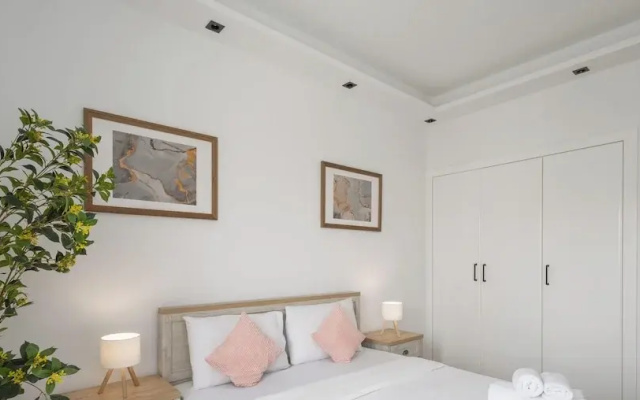 LUX The Serene Springs Villa