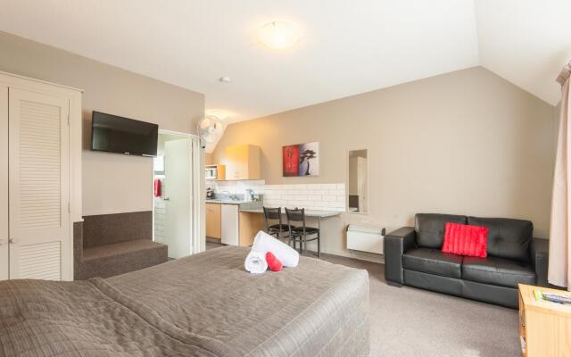 Manuka Crescent Motel