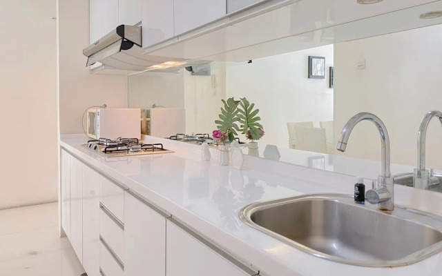 Strategic And Homey 2Br At Grand Palace Kemayoran Apartment