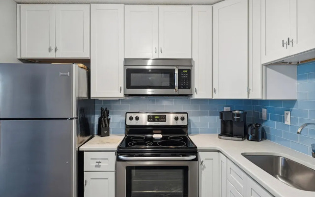 Seaside Bliss Retreat Coastal Condo for 6