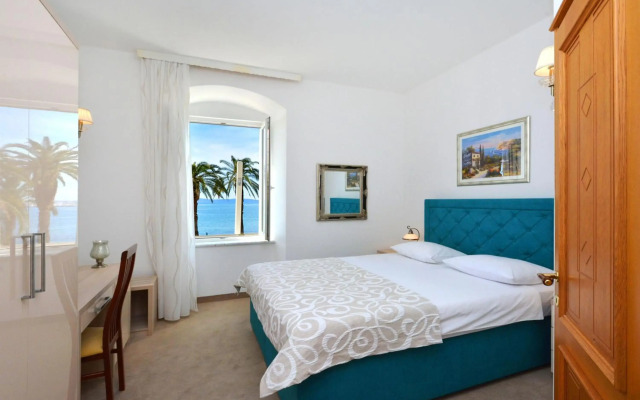 Hotel Adriana