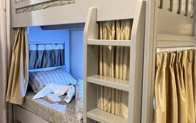 Robin Beach Hostel JBR