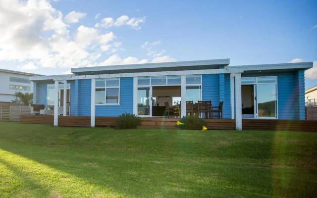 Waterfront Wonder - Matarangi Holiday Home