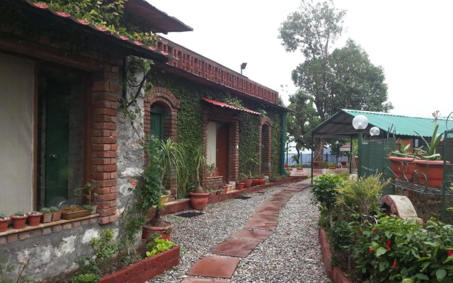 Jharipani Castle