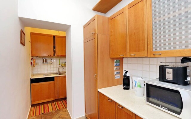 Piazza Mattei Elegant Apartment