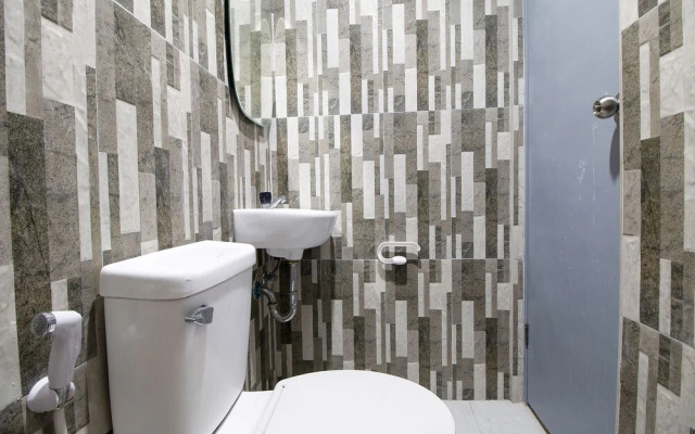 OYO 778 Fat J Apartelle