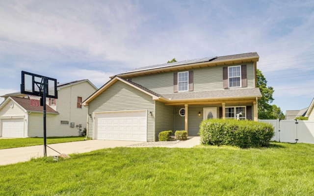 Spacious Champaign Home By University Of Illinois!