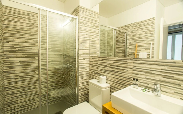 Janelas de São Bento by Porto City Hosts