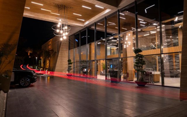 The Norm Collection Door'a