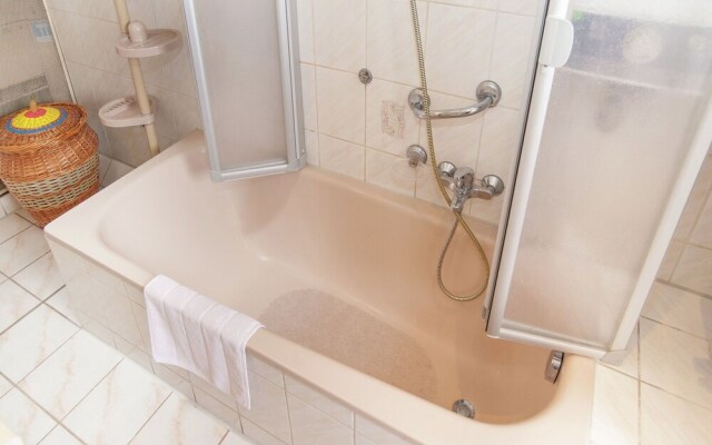 Quaint Apartment in Zella-mehlis With Garden