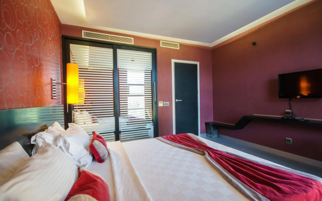 Vernazza Suites Hotel