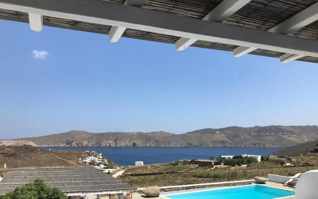 Yakinthos Residence