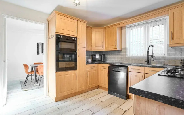 Host Stay Snowdrop Crescent II