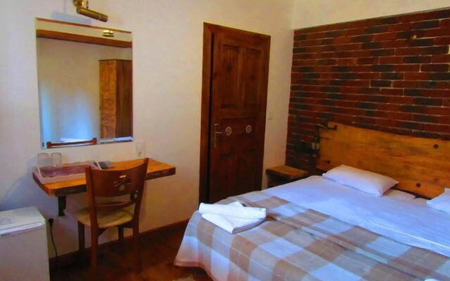 Amazon Petite Palace