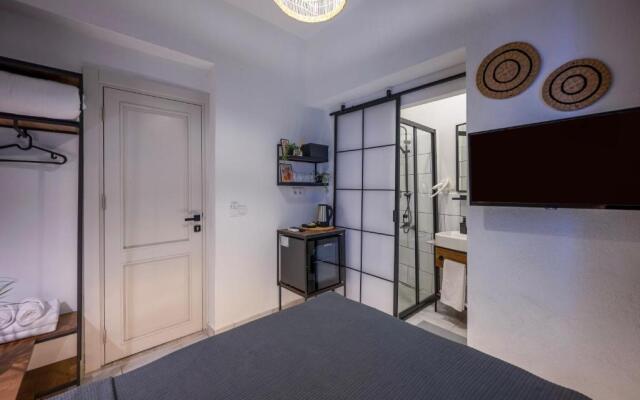 The Easy Rooms Verandah