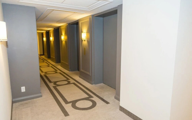 Executive Class, Downtown Luxury Condo @ Yorkville