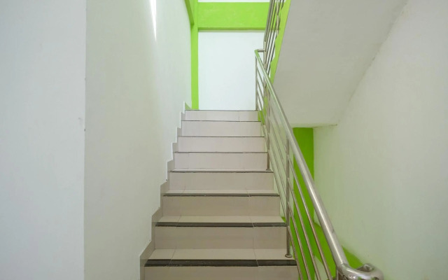 RedDoorz near Hartono Mall Solo