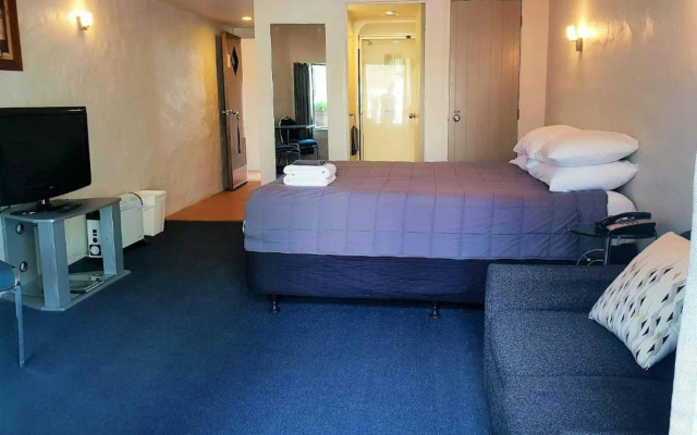 Parklane Motor Lodge – Guest Rooms – Auckland