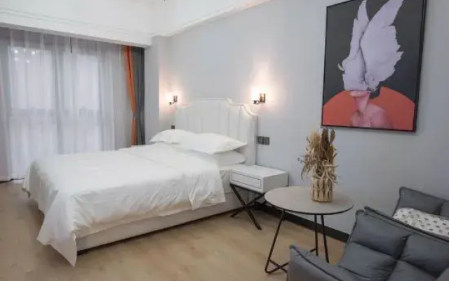 Meet L Hotel (Xinxiang High-speed Railway East Station)