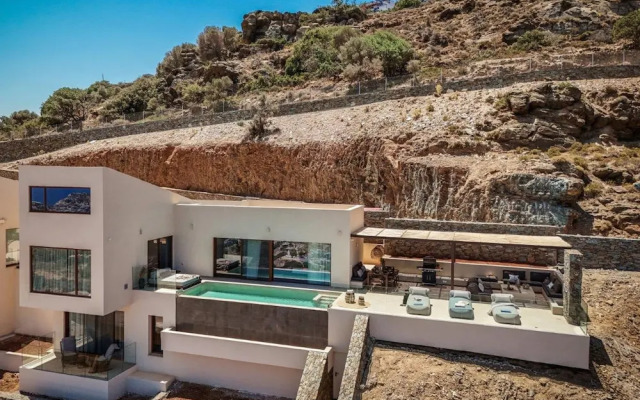 Villa Ouranos - Where the World Unfolds Before you