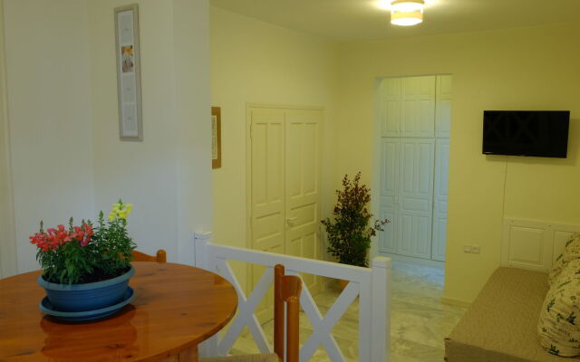 Dialinas Apartments