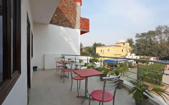 Oyo 10875 Optimum I Hotel