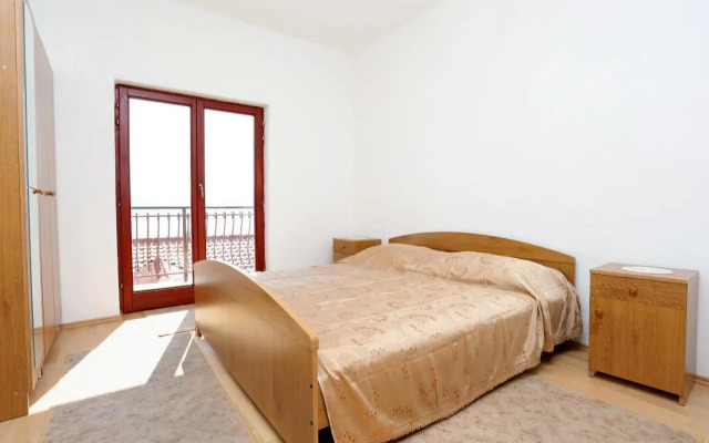 Apartments with a parking space Lokva Rogoznica, Omis - 10358